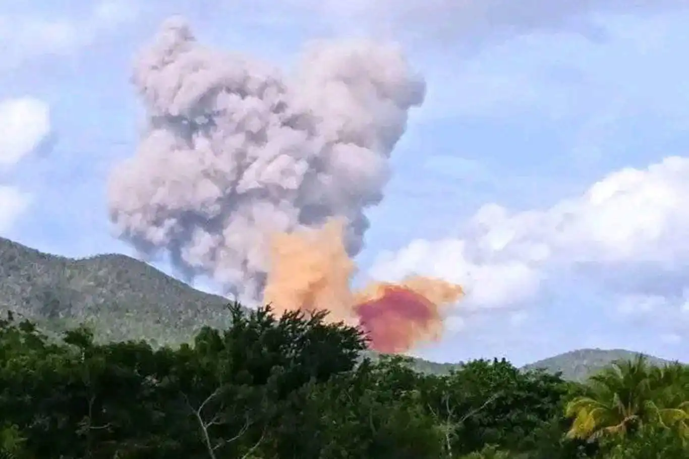 Thirteen Cuban soldiers missing after explosions at arms depot in Holguín