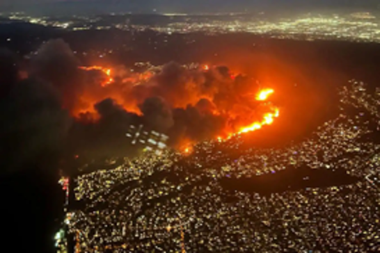 United States: Wildfire forces 30,000 residents to evacuate in Los Angeles