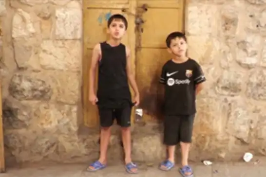 بتهمة التجسس..الاحتلال يعتقل طفلين فلسطينيين يبلغان من العمر 5 و7 سنوات