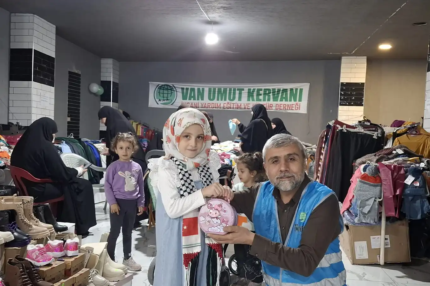 Kumbarasında biriktirdiği paraları Gazze'ye bağışladı Kumbarasında biriktirdiği paraları Gazze'ye bağışladı