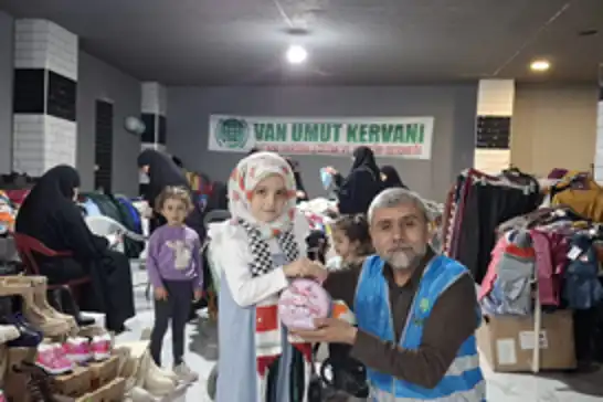 Kumbarasında biriktirdiği paraları Gazze'ye bağışladı