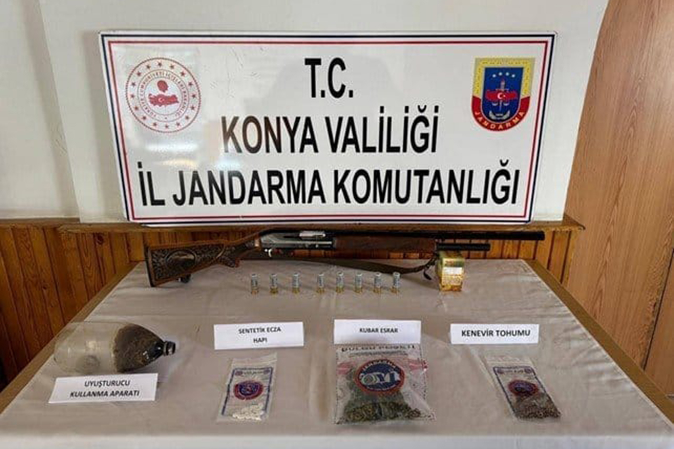 Konya’da Jandarma’dan uyuşturucu ve silah operasyonu: 3 farklı noktaya baskın Konya’da Jandarma’dan uyuşturucu ve silah operasyonu: 3 farklı noktaya baskın