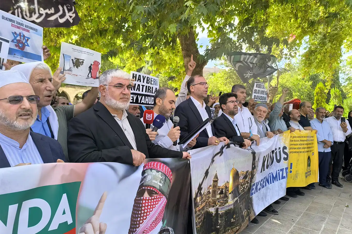 Balıklıgöl ’de Gazze için toplumsal dayanışma ve basın açıklaması Balıklıgöl ’de Gazze için toplumsal dayanışma ve basın açıklaması