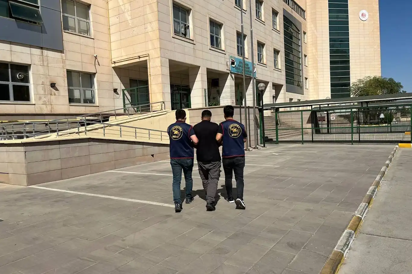 Diyarbakır'da farklı suçlardan aranan 68 kişi yakalandı Diyarbakır'da farklı suçlardan aranan 68 kişi yakalandı