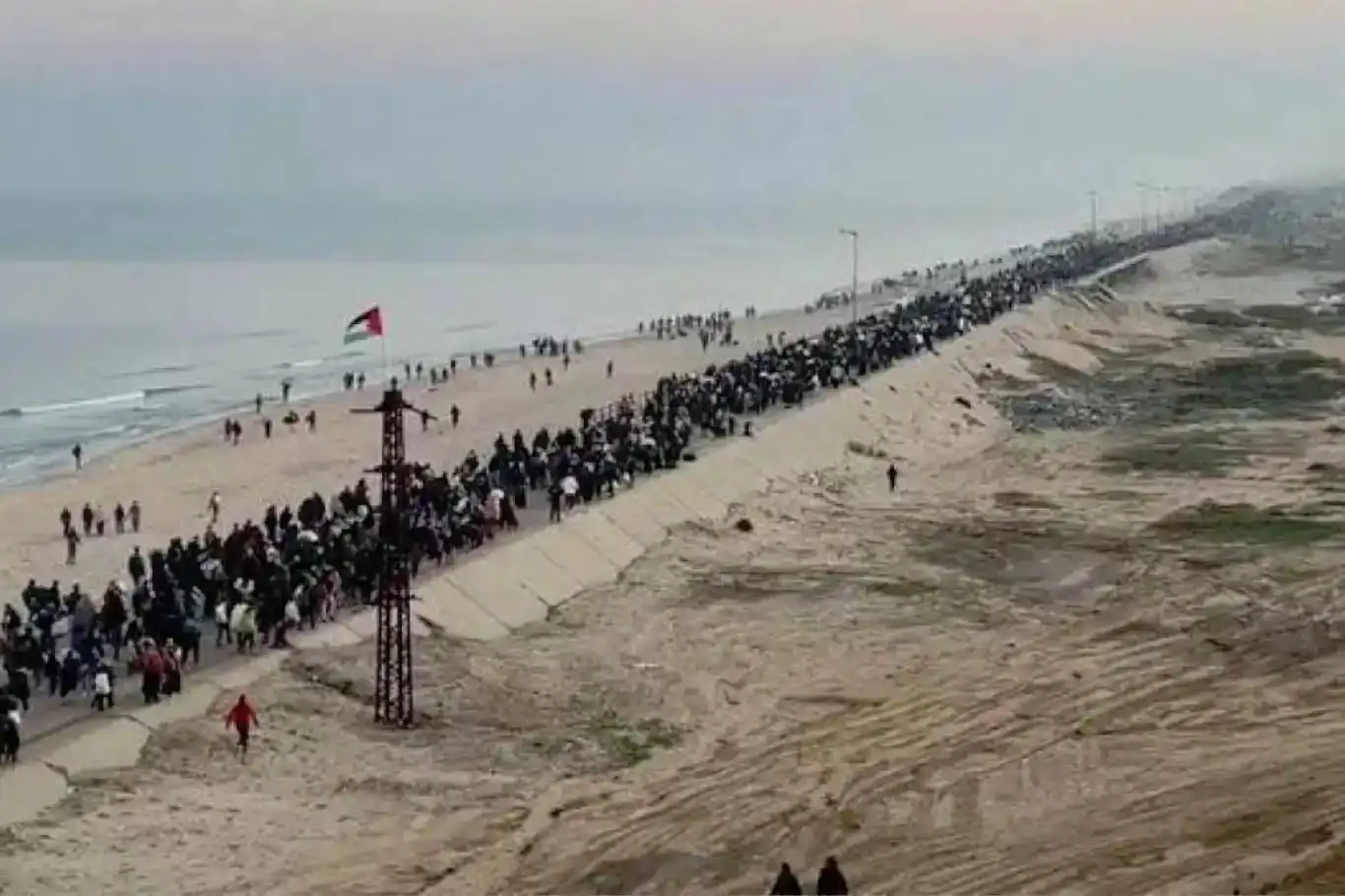 دوای دەستپێکردنی ئاگربەست فەلەستینییەکان دەستیان بە گەڕانەوە بۆ باکووری کەرتی غەززە کرد دوای دەستپێکردنی ئاگربەست فەلەستینییەکان دەستیان بە گەڕانەوە بۆ باکووری کەرتی غەززە کرد