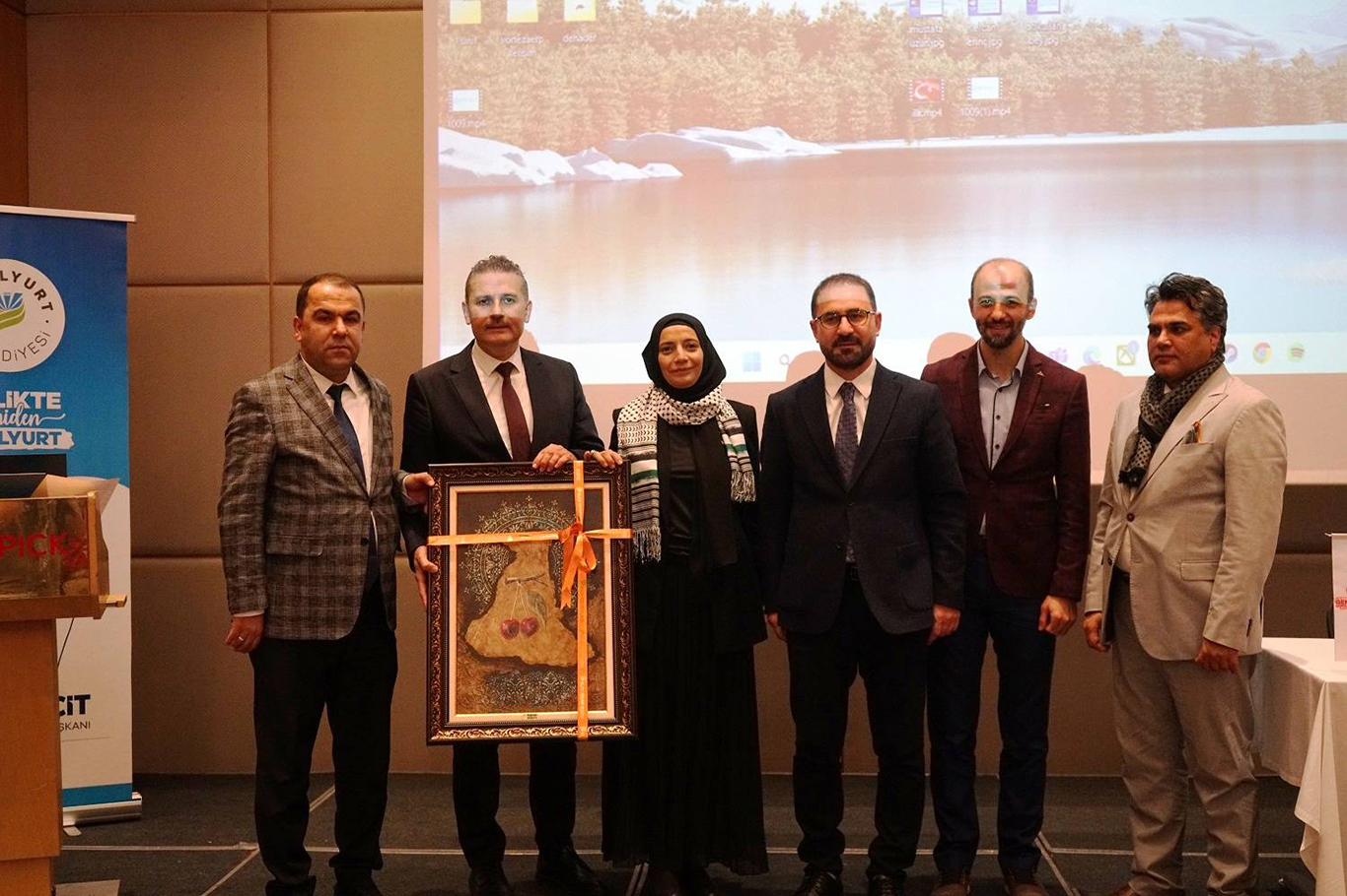 Malatya'da bağımlılıkla mücadele, aile ve medya okuryazarlığı paneline yoğun ilgi Malatya'da bağımlılıkla mücadele, aile ve medya okuryazarlığı paneline yoğun ilgi