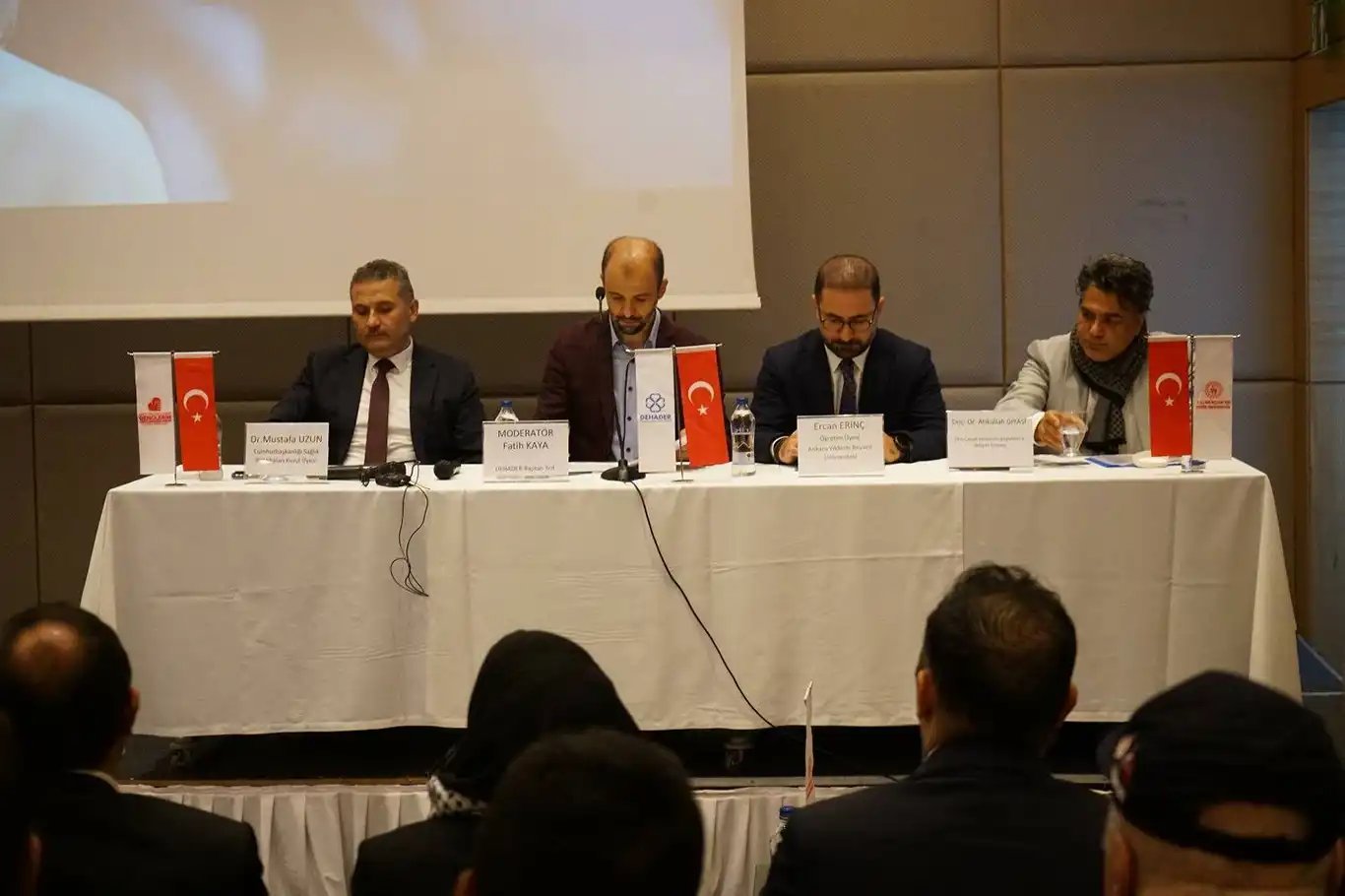 Malatya'da bağımlılıkla mücadele, aile ve medya okuryazarlığı paneline yoğun ilgi