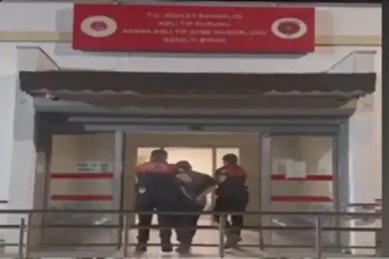 Adana’da durdurulan şüphelinin poşetinden 5 tabanca çıktı