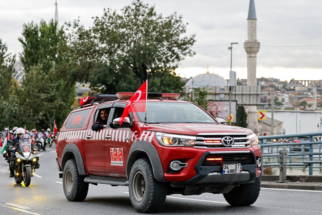 Özgür Gazze için yüzlerce motosiklet ve araç konvoyu