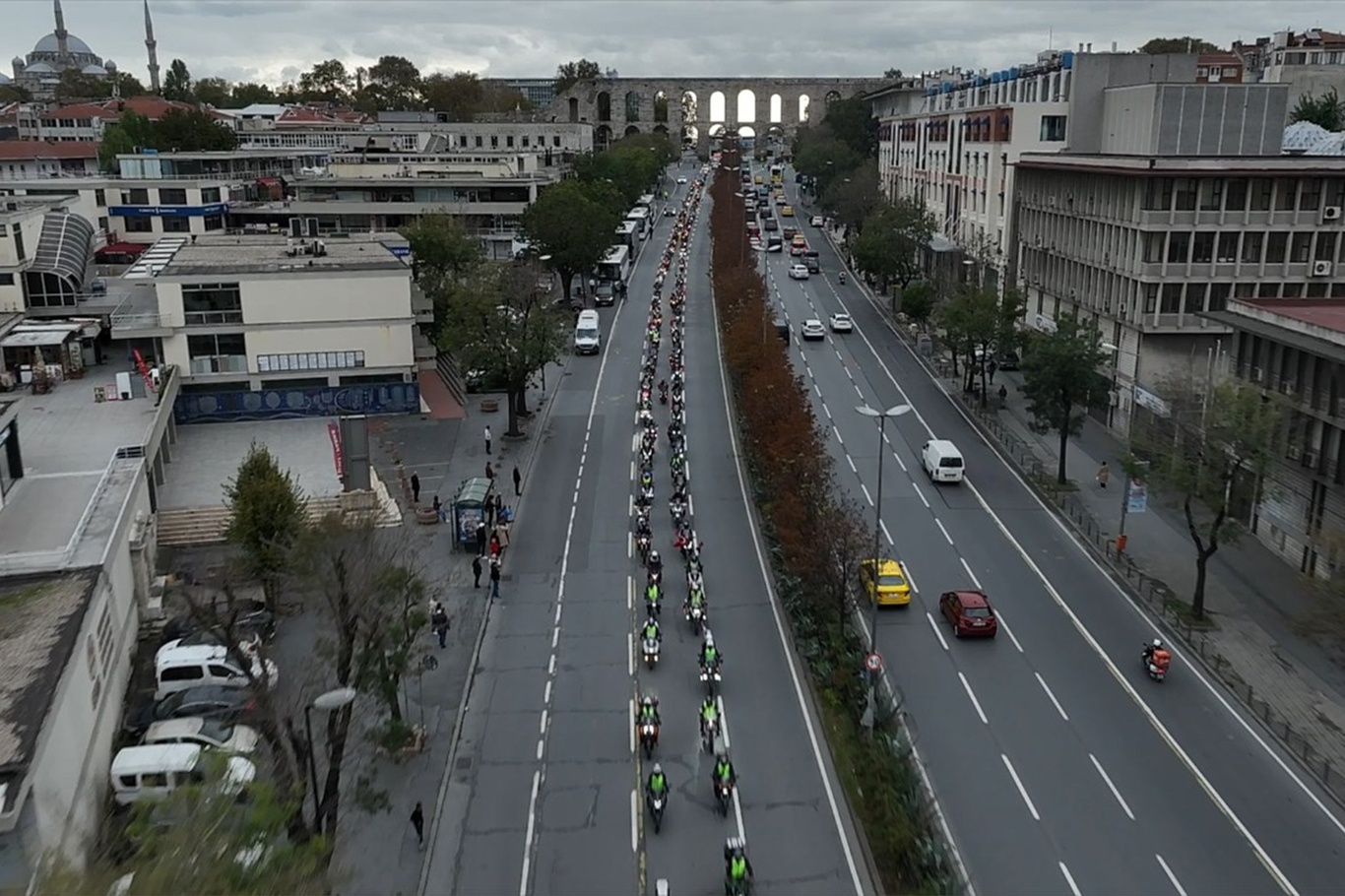 Özgür Gazze için yüzlerce motosiklet ve araç konvoyu