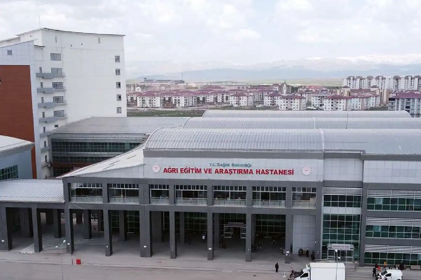 Ağrı’da ambulans ile kamyonet çarpıştı: 7 yaralı Ağrı’da ambulans ile kamyonet çarpıştı: 7 yaralı