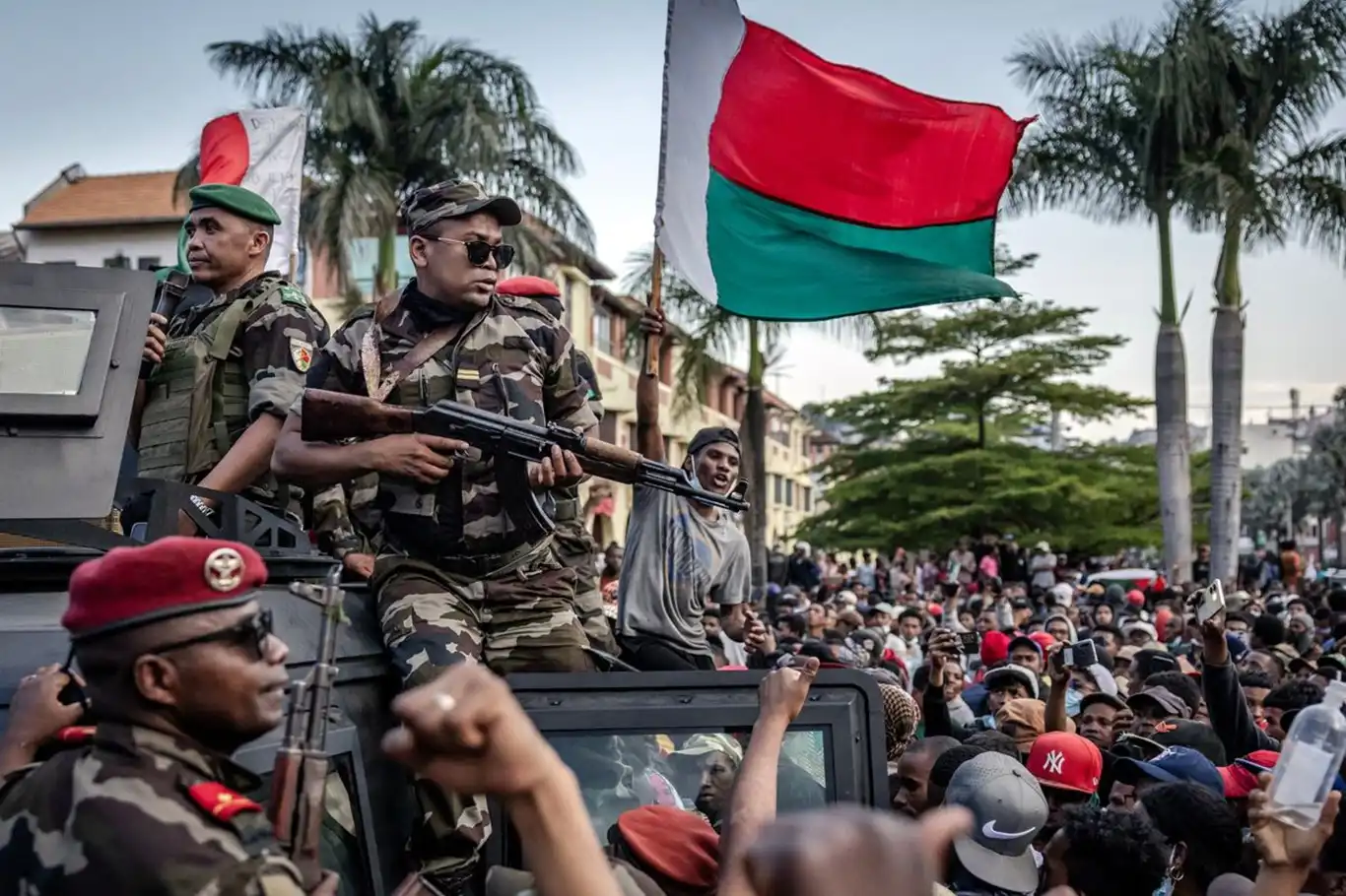 Madagaskar ordusu, yönetime el koydu Madagaskar ordusu, yönetime el koydu