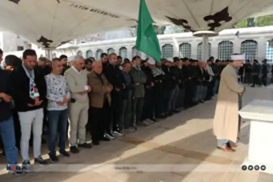 صلاة الغائب على الصحفي الغزي صالح جعفراوي في إسطنبول