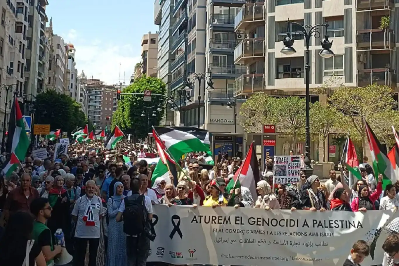 إسبانيا تشهد غدًا إضرابًا عامًا للمطالبة بقطع العلاقات مع الاحتلال إسبانيا تشهد غدًا إضرابًا عامًا للمطالبة بقطع العلاقات مع الاحتلال