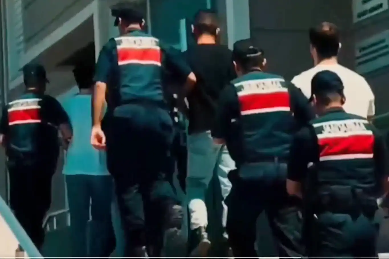 Siber suçlara operasyon: 61 şüpheli yakalandı Siber suçlara operasyon: 61 şüpheli yakalandı