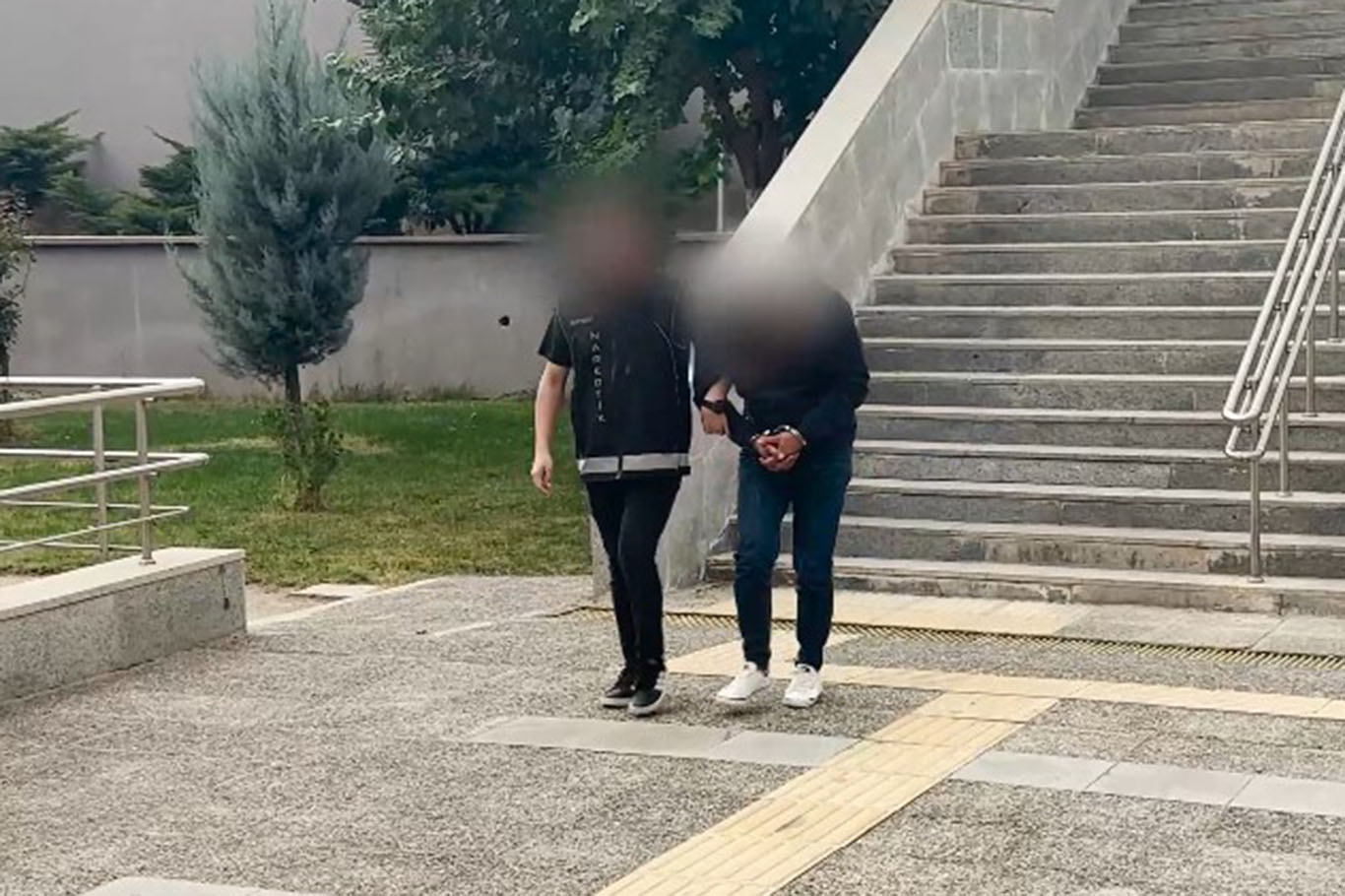 Batman'da uyuşturucu ve silah operasyonu: 1 şüpheli tutuklandı Batman'da uyuşturucu ve silah operasyonu: 1 şüpheli tutuklandı