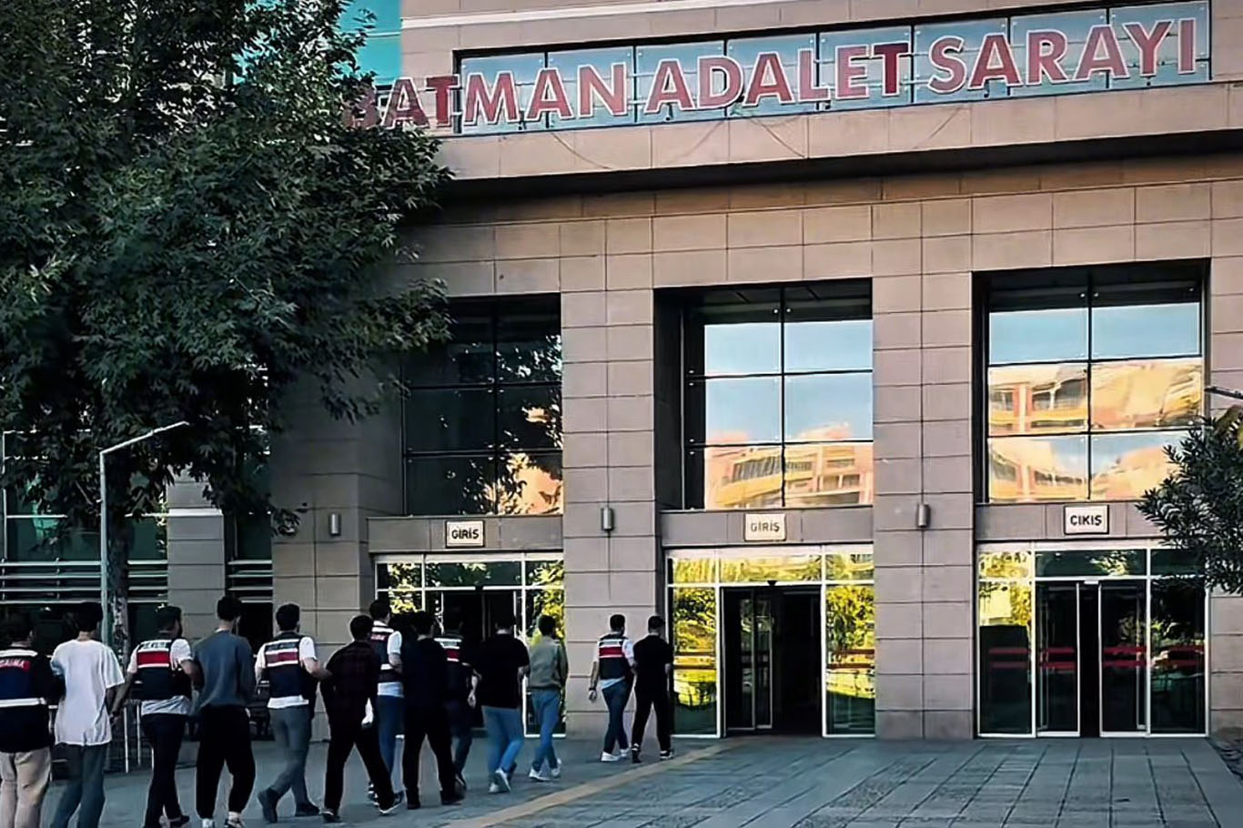 Batman'da bahis soruşturmasında 4 kişi tutuklandı Batman'da bahis soruşturmasında 4 kişi tutuklandı