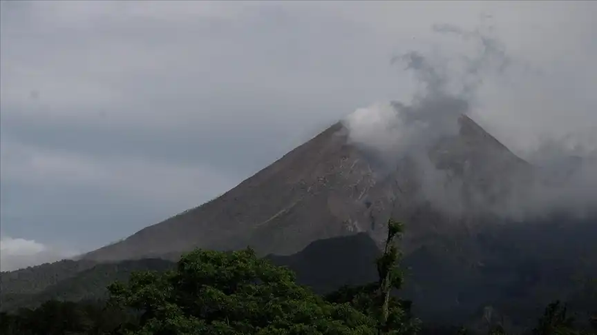 Indonesia: Mount Lewotobi Laki-Laki erupts, spewing ash 10 kilometers high Indonesia: Mount Lewotobi Laki-Laki erupts, spewing ash 10 kilometers high