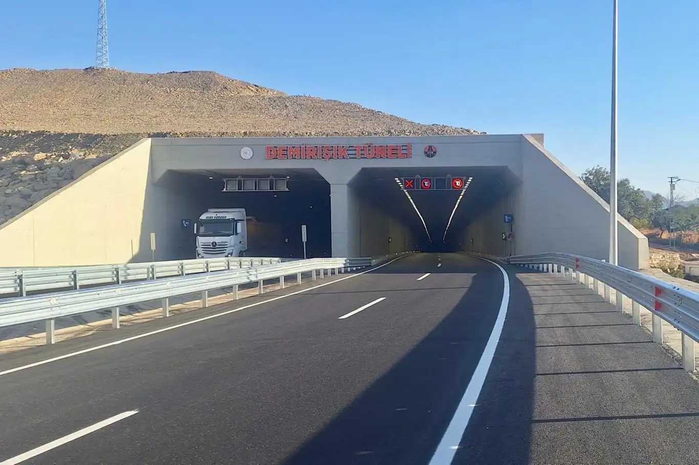 Siirt–Bitlis Karayolu’nda Demirışık Tüneli ve köprüler hizmete açıldı