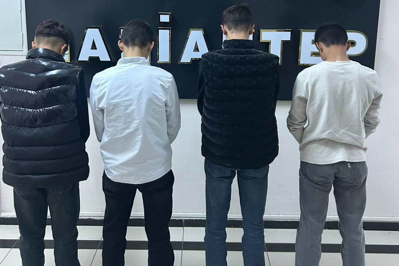 Gaziantep'te hırsızlık şüphelisi 5 kişi yakalandı Gaziantep'te hırsızlık şüphelisi 5 kişi yakalandı