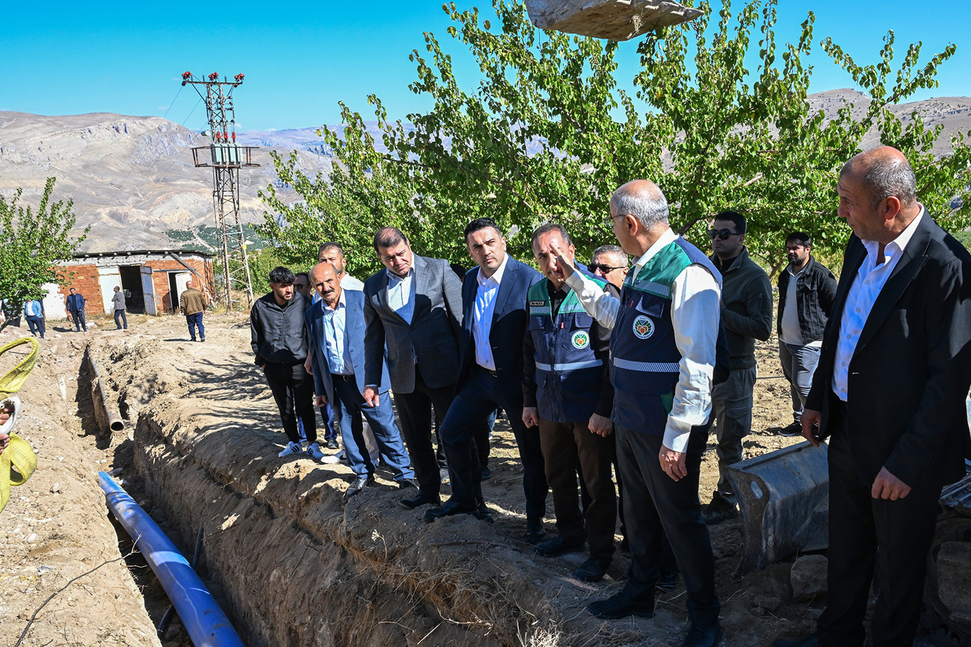 Büyükşehir Belediyesinden çiftçilere sulama hizmeti Büyükşehir Belediyesinden çiftçilere sulama hizmeti