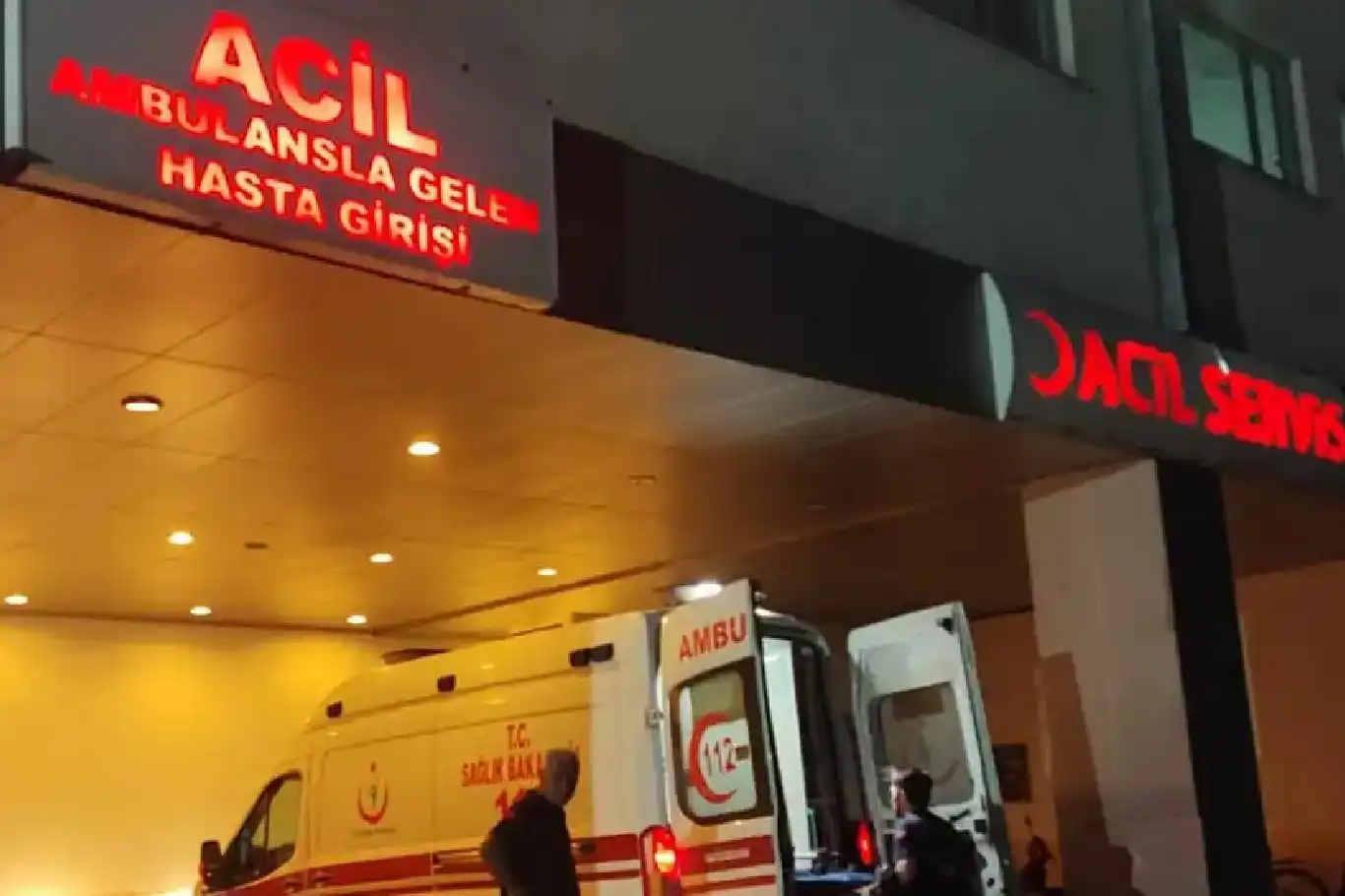 Kütahya’da 17 öğrenci hastaneye kaldırıldı Kütahya’da 17 öğrenci hastaneye kaldırıldı
