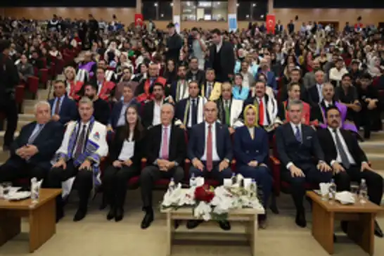 Ağrı İbrahim Çeçen Üniversitesinin akademik yılı açılışı, gerçekleştirilen programla yapıldı