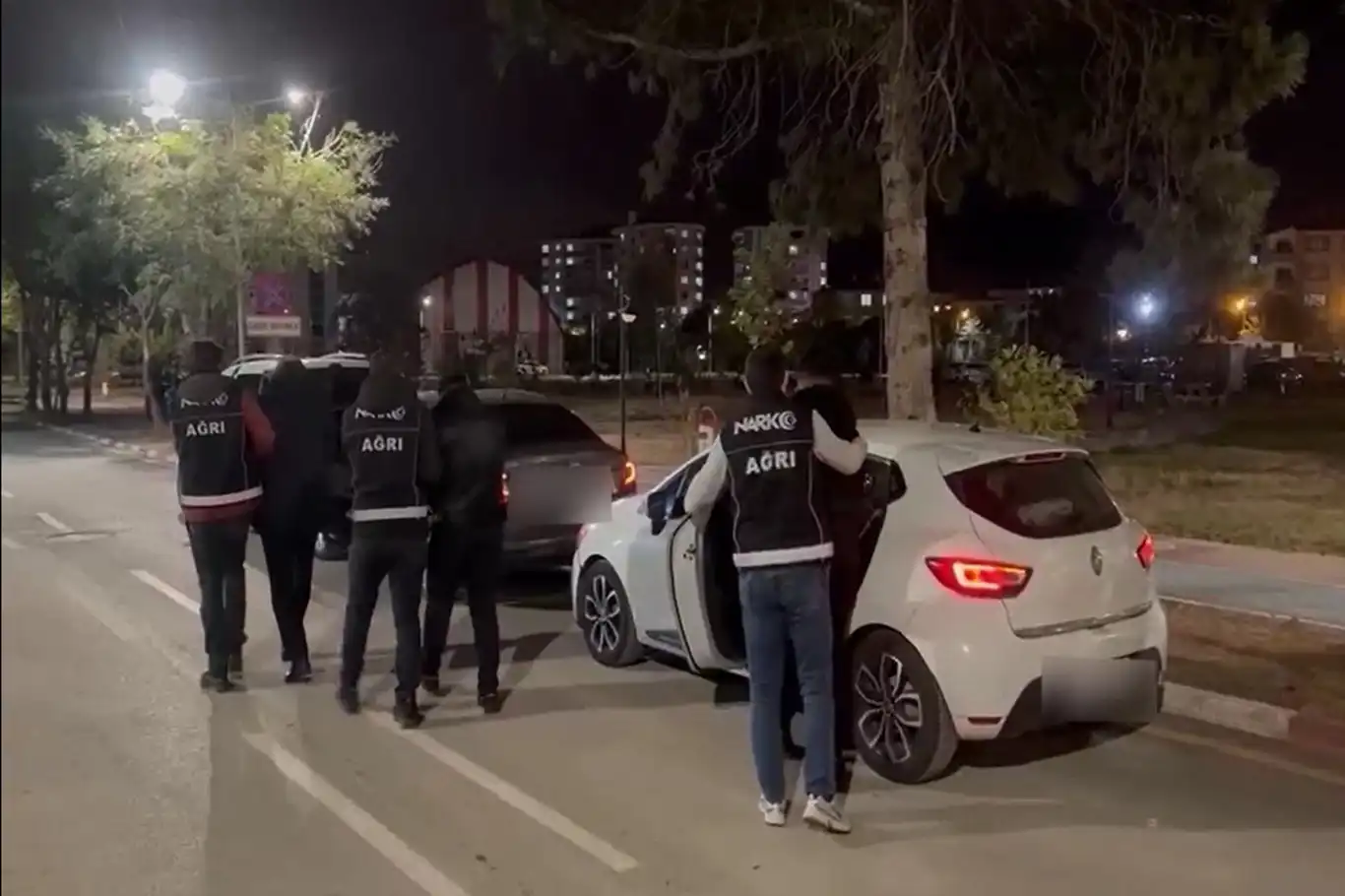 Ağrı'da yaklaşık 52 kilogram uyuşturucu ele geçirildi, 5 kişi tutuklandı