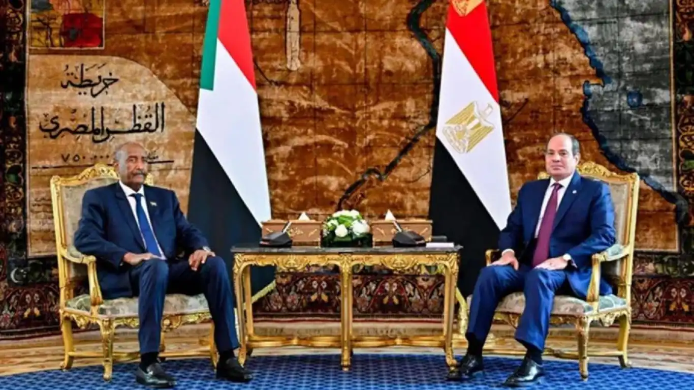 البرهان يبحث مع السيسي الأزمة السودانية البرهان يبحث مع السيسي الأزمة السودانية