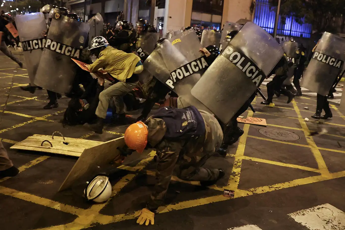 Peru'da hükümet karşıtı protesto: 1 ölü, 102 yaralı Peru'da hükümet karşıtı protesto: 1 ölü, 102 yaralı