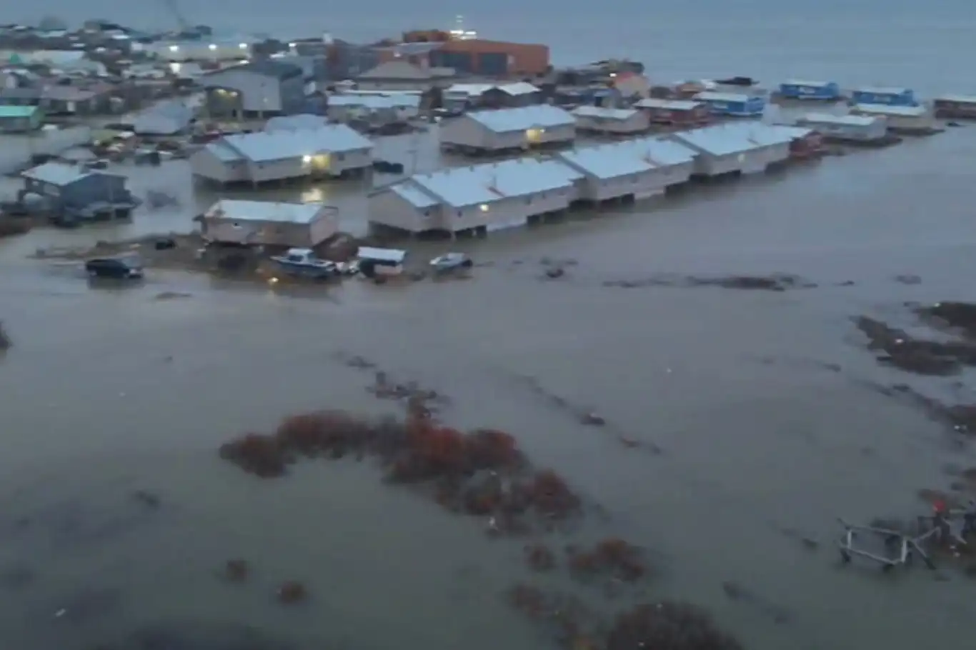Halong Tayfunu Alaska'yı vurdu: 1 ölü, 2 kayıp Halong Tayfunu Alaska'yı vurdu: 1 ölü, 2 kayıp