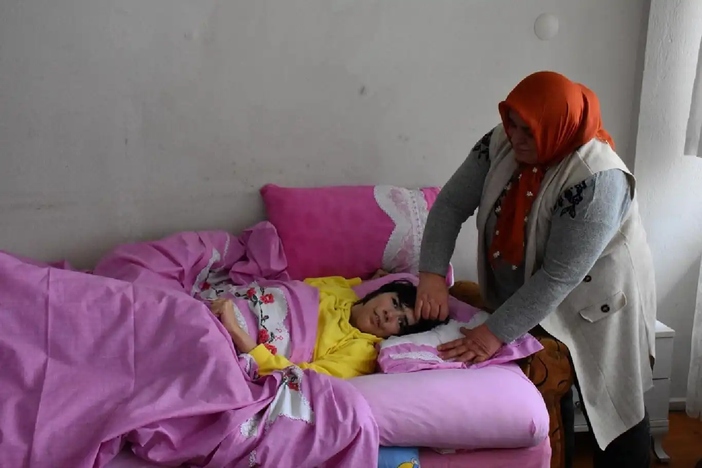 Evde bakım yardımı hesaplara yatırılmaya başlandı Evde bakım yardımı hesaplara yatırılmaya başlandı