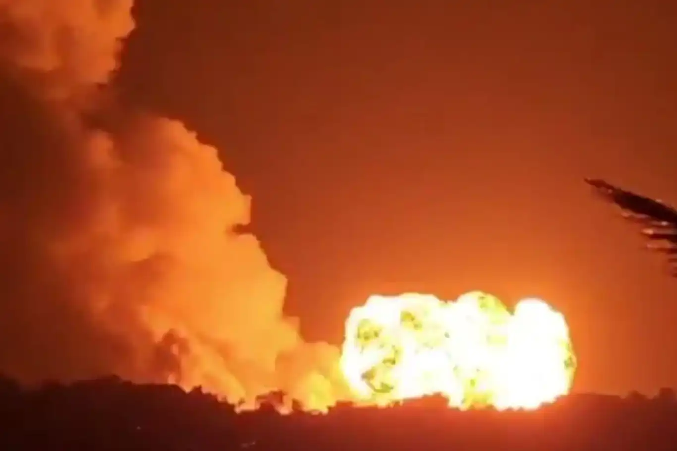 Siyonist işgalcilerden Lübnan'a ağır bombardıman Siyonist işgalcilerden Lübnan'a ağır bombardıman