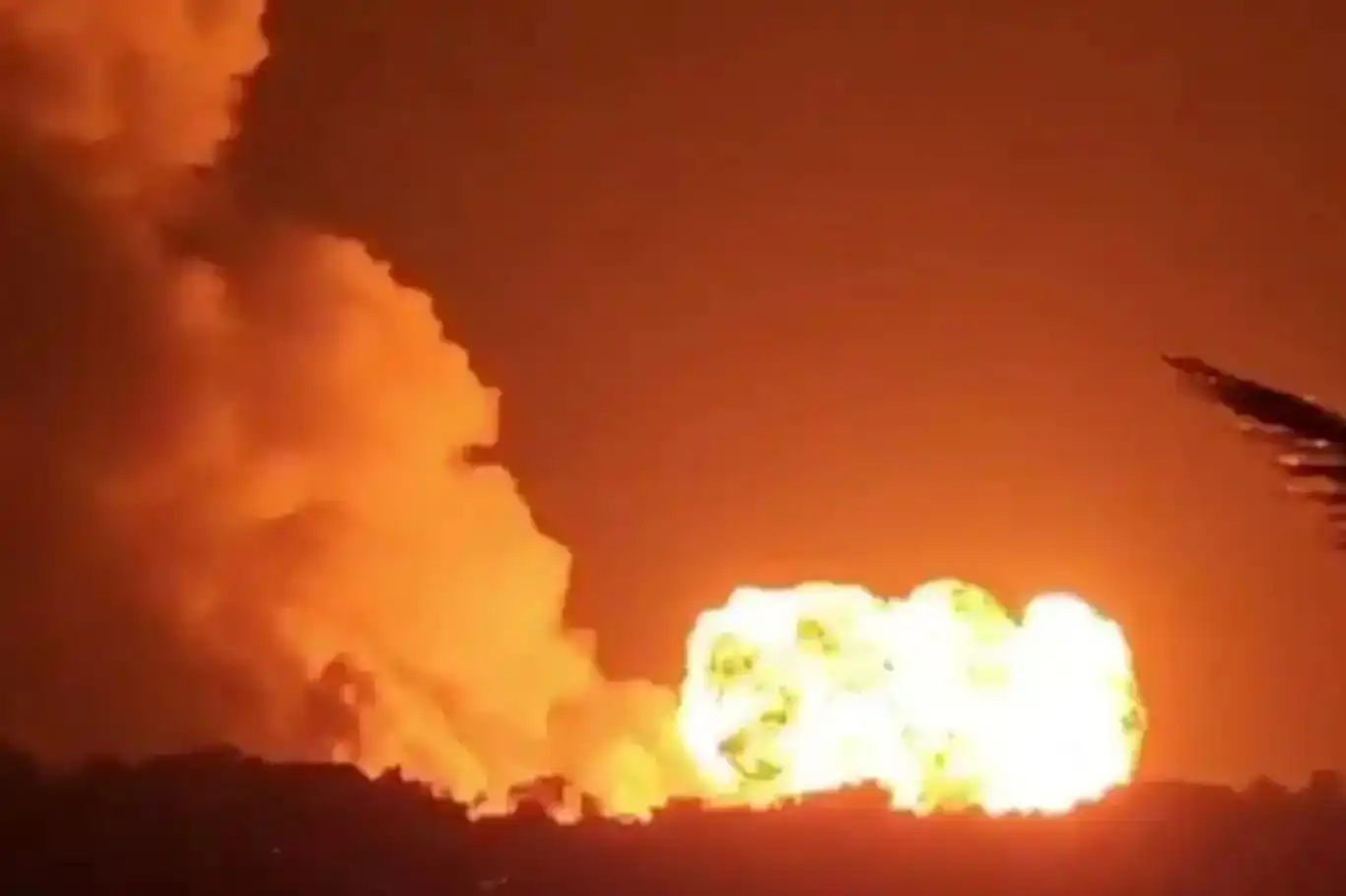 سەهیۆنییەکانی داگیرکەر بۆردومانی قورسی لوبنان دەکەن سەهیۆنییەکانی داگیرکەر بۆردومانی قورسی لوبنان دەکەن