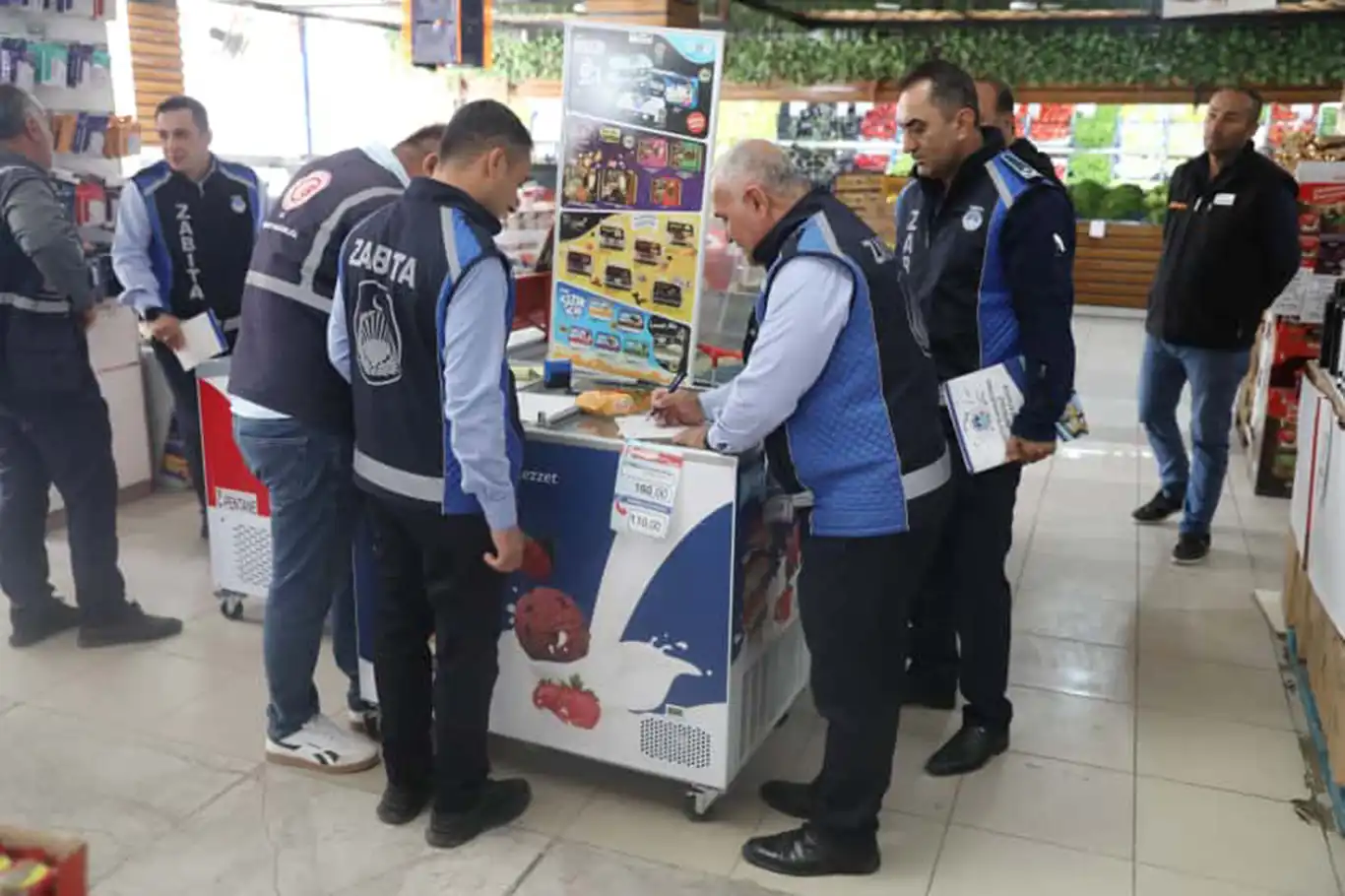 Battalgazi zabıtası, market denetimlerini sıklaştırdı Battalgazi zabıtası, market denetimlerini sıklaştırdı