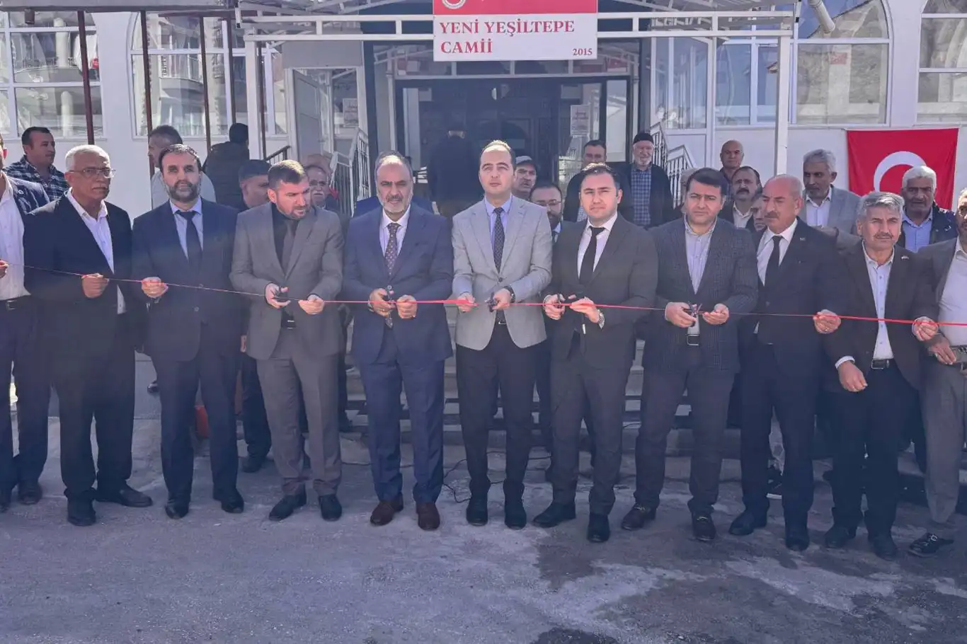 Yeni Yeşiltepe Camii dualarla ibadete açıldı Yeni Yeşiltepe Camii dualarla ibadete açıldı