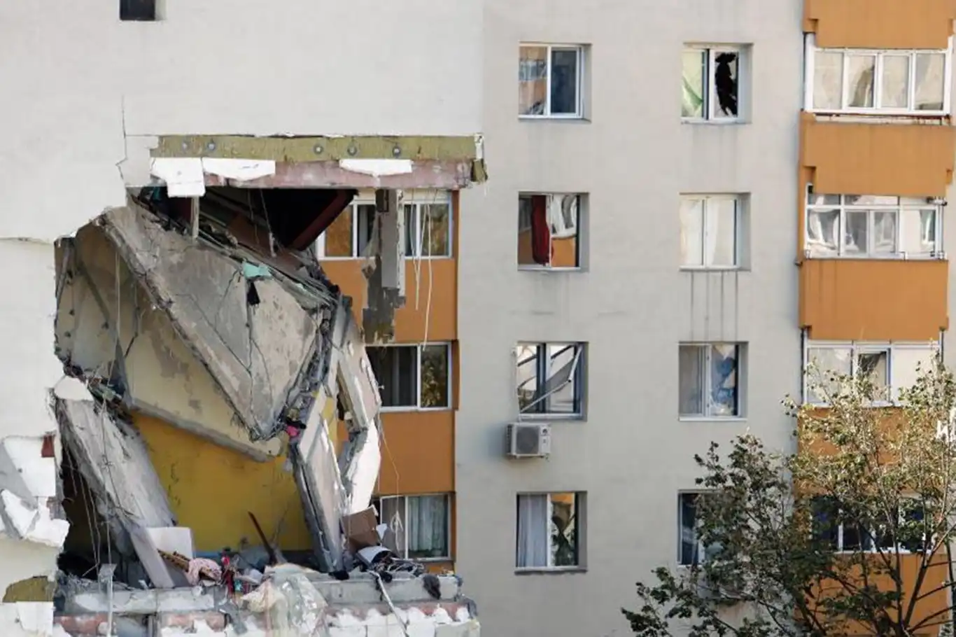 Romanya'da bir binada patlama: 3 ölü, 13 yaralı Romanya'da bir binada patlama: 3 ölü, 13 yaralı