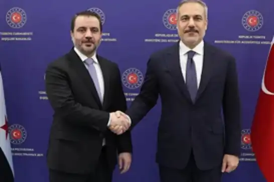 وزير الخارجية التركي "فيدان" يجري اتصالًا هاتفيًا مع نظيره السوري الشَيْباني