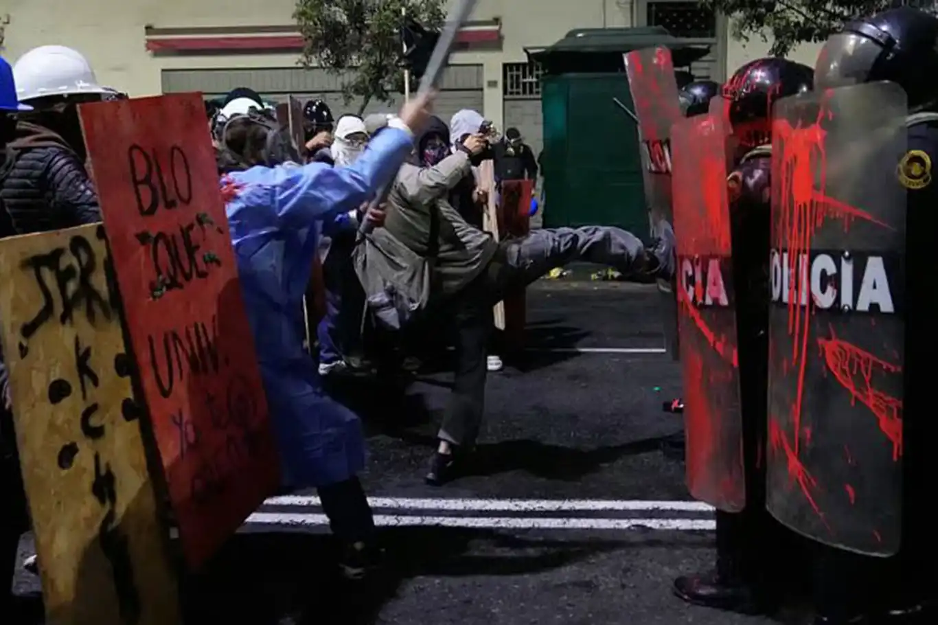 Peru’da protestolar devam ediyor: 1 ölü, onlarca yaralı Peru’da protestolar devam ediyor: 1 ölü, onlarca yaralı