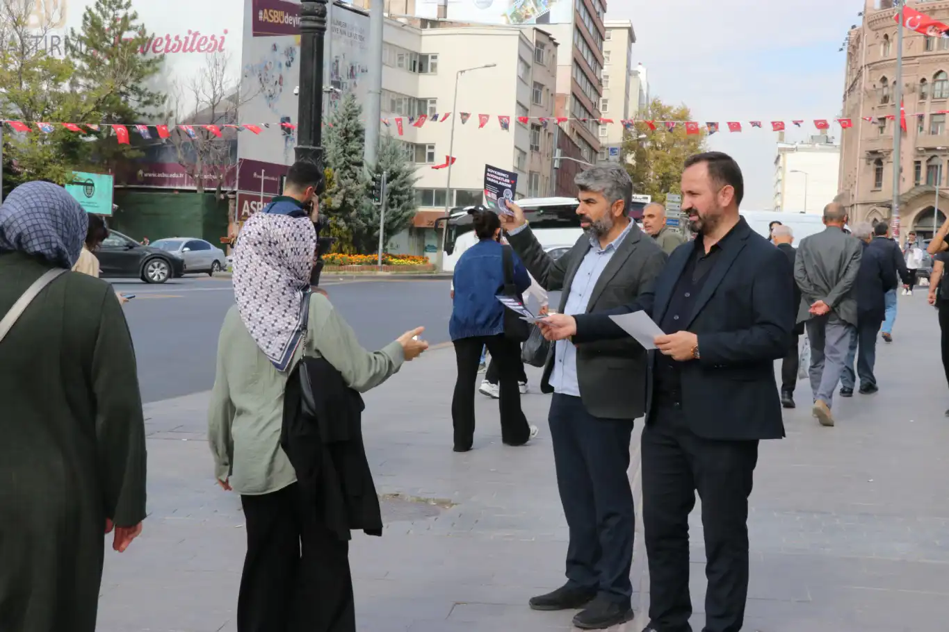HÜDA PAR Ankara'da fotoğraf sergisi açarak imza kampanyası başlattı HÜDA PAR Ankara'da fotoğraf sergisi açarak imza kampanyası başlattı