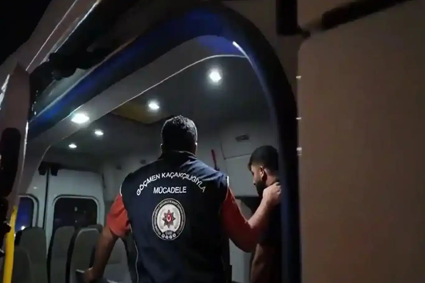 Edirne'de 12 düzensiz göçmen yakalandı Edirne'de 12 düzensiz göçmen yakalandı