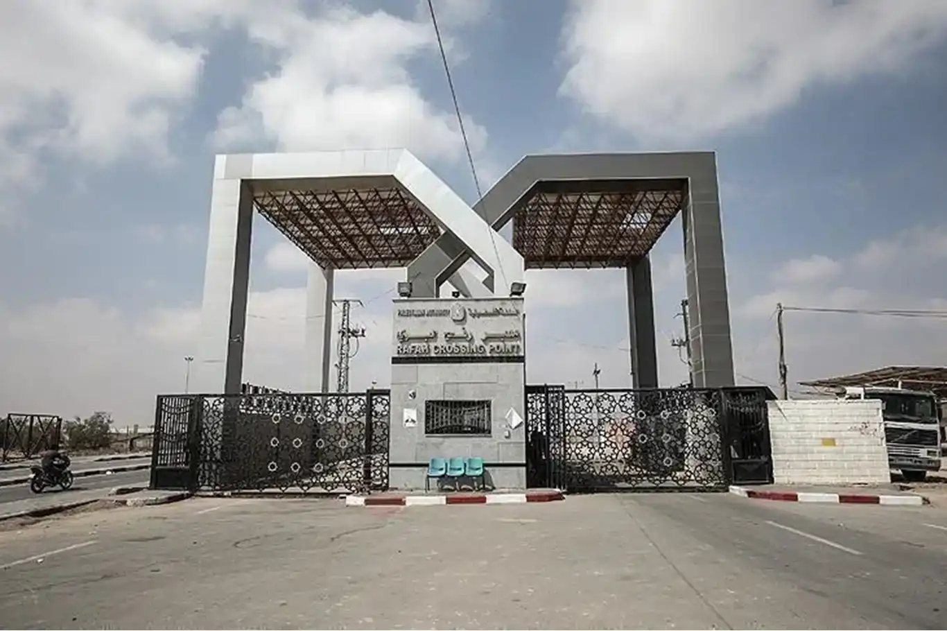 Gaza faces growing humanitarian catastrophe as Rafah crossing remains blocked Gaza faces growing humanitarian catastrophe as Rafah crossing remains blocked