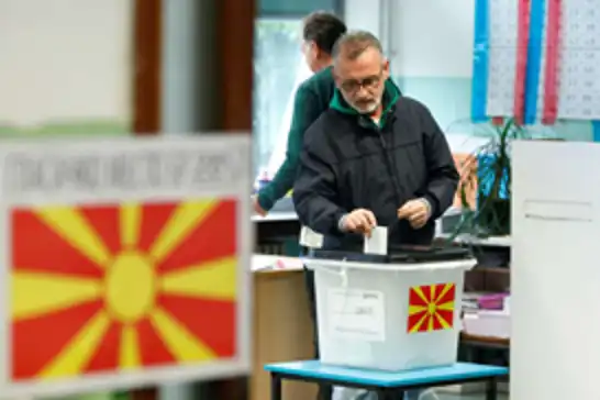 Kuzey Makedonya'da halk yerel seçimler için sandık başında 