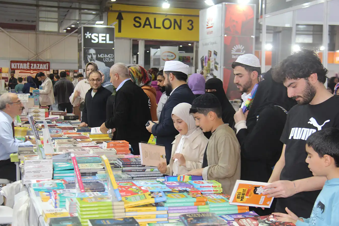 Diyarbakır Kitap Fuarı 2'nci gününde de yoğun ilgi görüyor