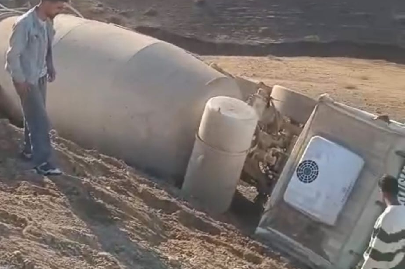Batman'da beton mikseri devrildi: Bir yaralı Batman'da beton mikseri devrildi: Bir yaralı