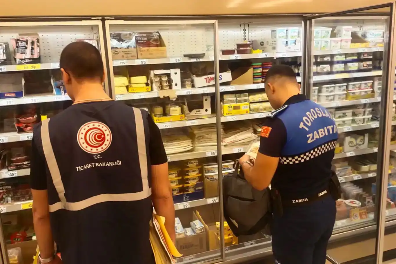 Ticaret Bakanlığı’ndan fahiş fiyat ve stokçuluk denetimi: 2 milyar TL ceza Ticaret Bakanlığı’ndan fahiş fiyat ve stokçuluk denetimi: 2 milyar TL ceza