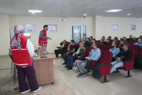 Batman'daki yurt personeline temel ilk yardım eğitimi