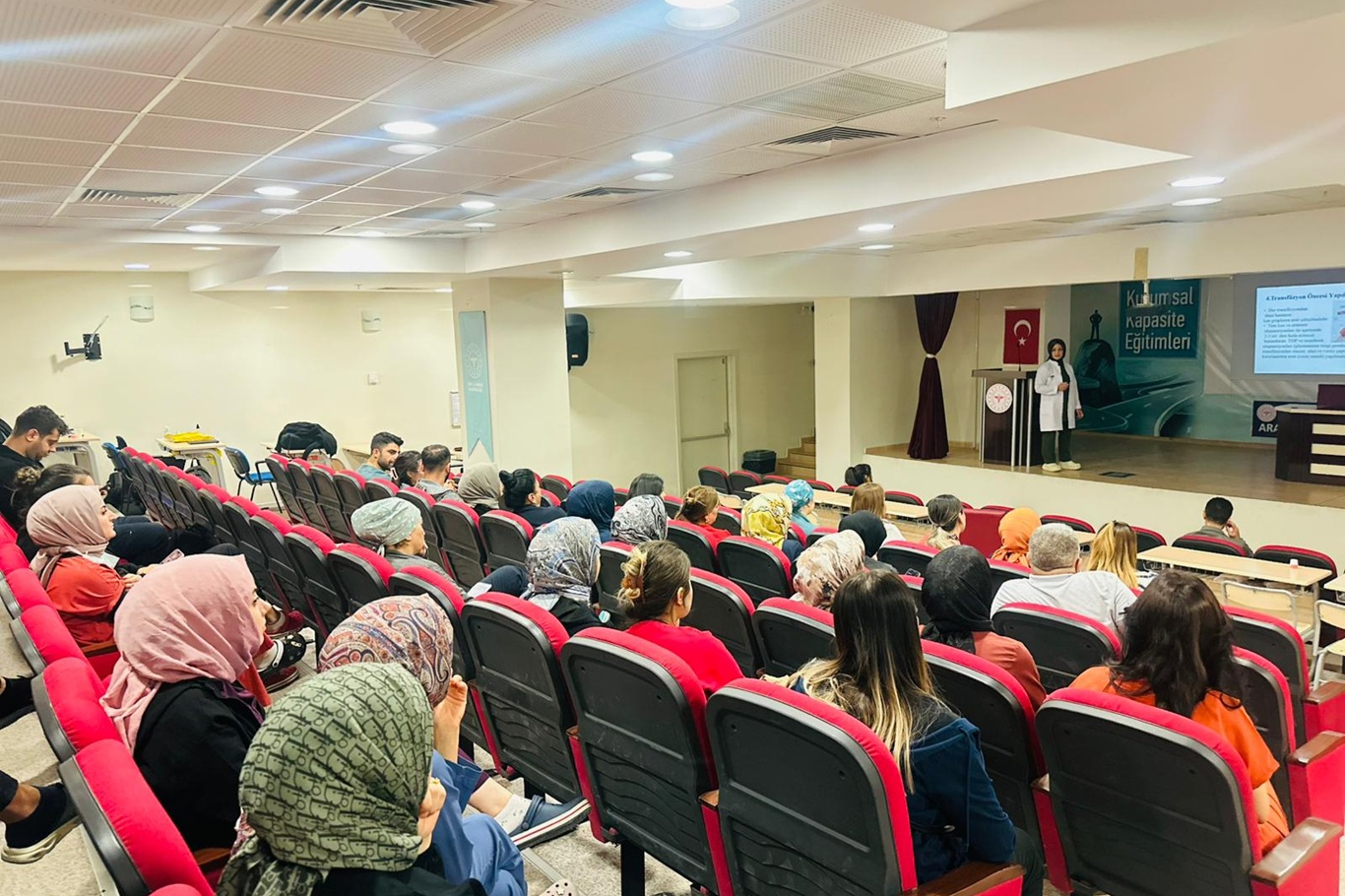 Siirt Eğitim ve Araştırma Hastanesi’nde transfüzyon güvenliği eğitimi düzenlendi Siirt Eğitim ve Araştırma Hastanesi’nde transfüzyon güvenliği eğitimi düzenlendi