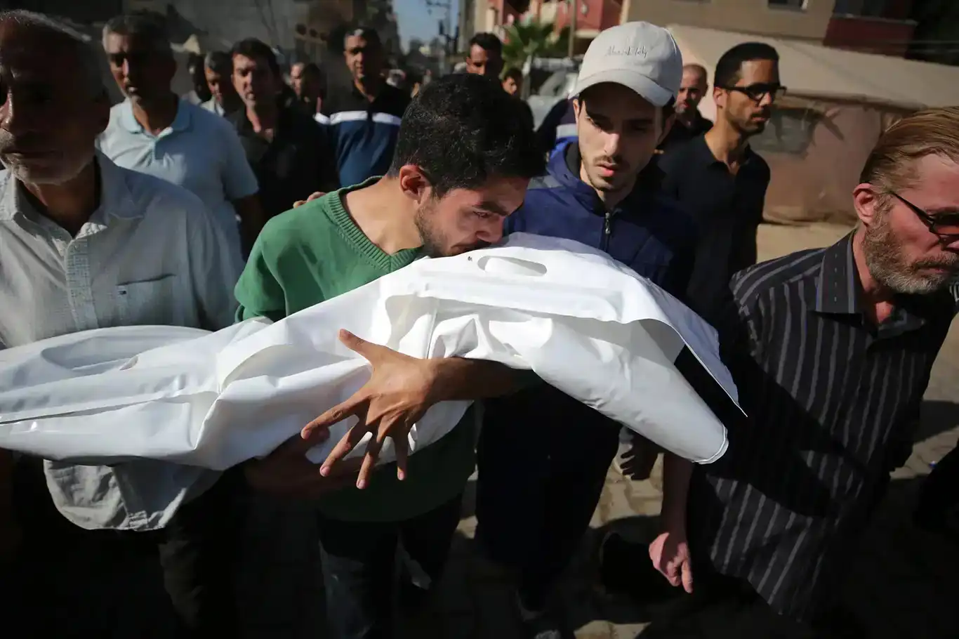 ارتفاع عدد الشهداء في غزة إلى 68 ألفاً و216 منذ السابع من أكتوبر ارتفاع عدد الشهداء في غزة إلى 68 ألفاً و216 منذ السابع من أكتوبر