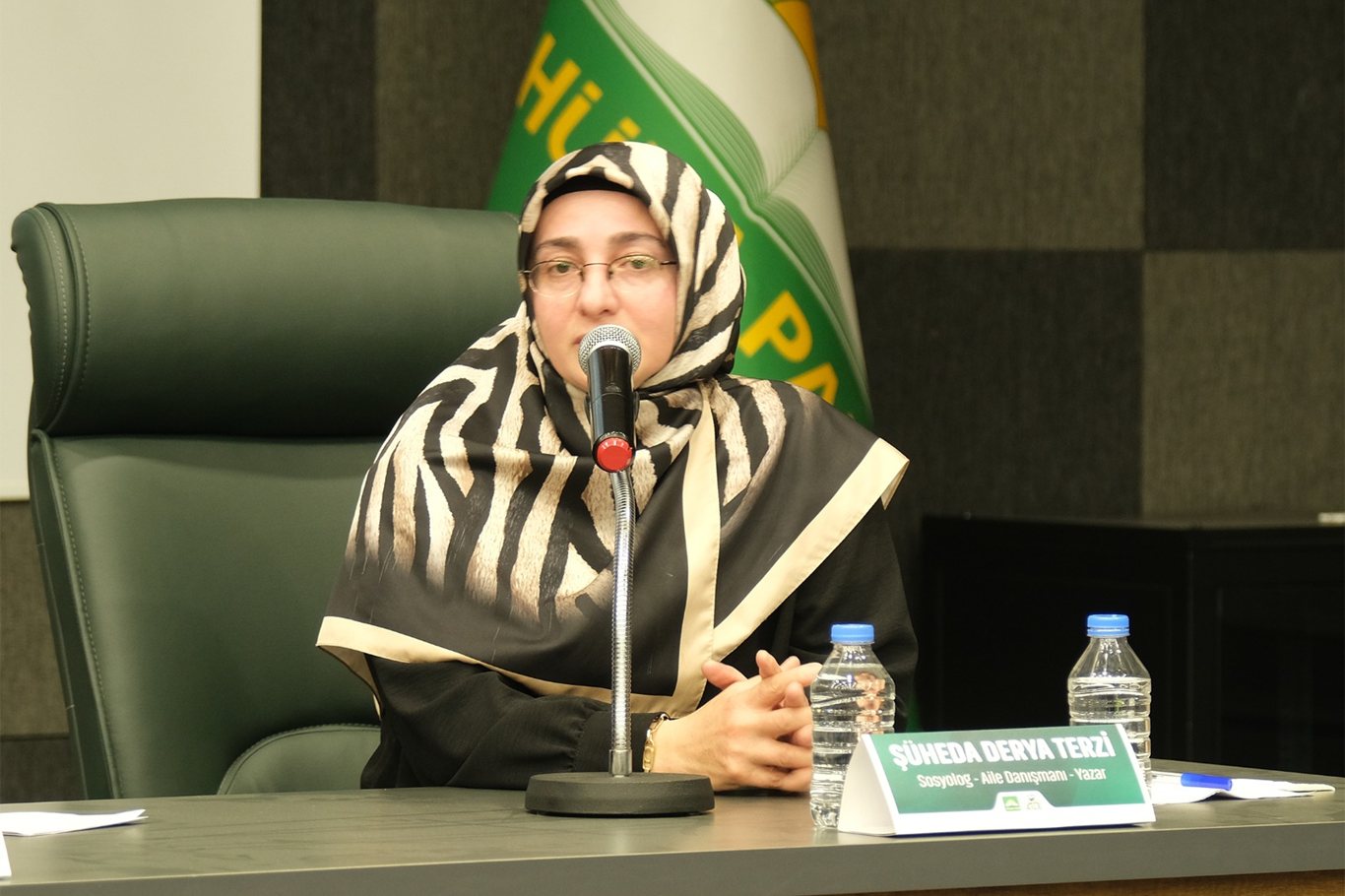 HÜDA PAR Aile Başkanlığı, ‘Son Kale: Aile’ paneli düzenledi HÜDA PAR Aile Başkanlığı, ‘Son Kale: Aile’ paneli düzenledi